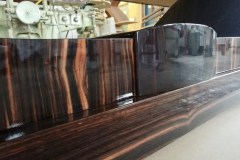 Nagyméretű egyedi art deco makasszár ében tárgyaló asztal