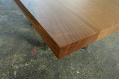 cubus_minimal_asztal_acel_üveg_lab_etkezoasztal_targyaloasztal_ebedloasztal_egyedi_asztal