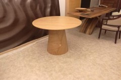 tölgy-kerek-kör-étkezőasztal-tárgyalóasztal-design-asztal- társalgóasztal