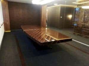 Nagyméretű egyedi art deco makasszár ében tárgyaló asztal